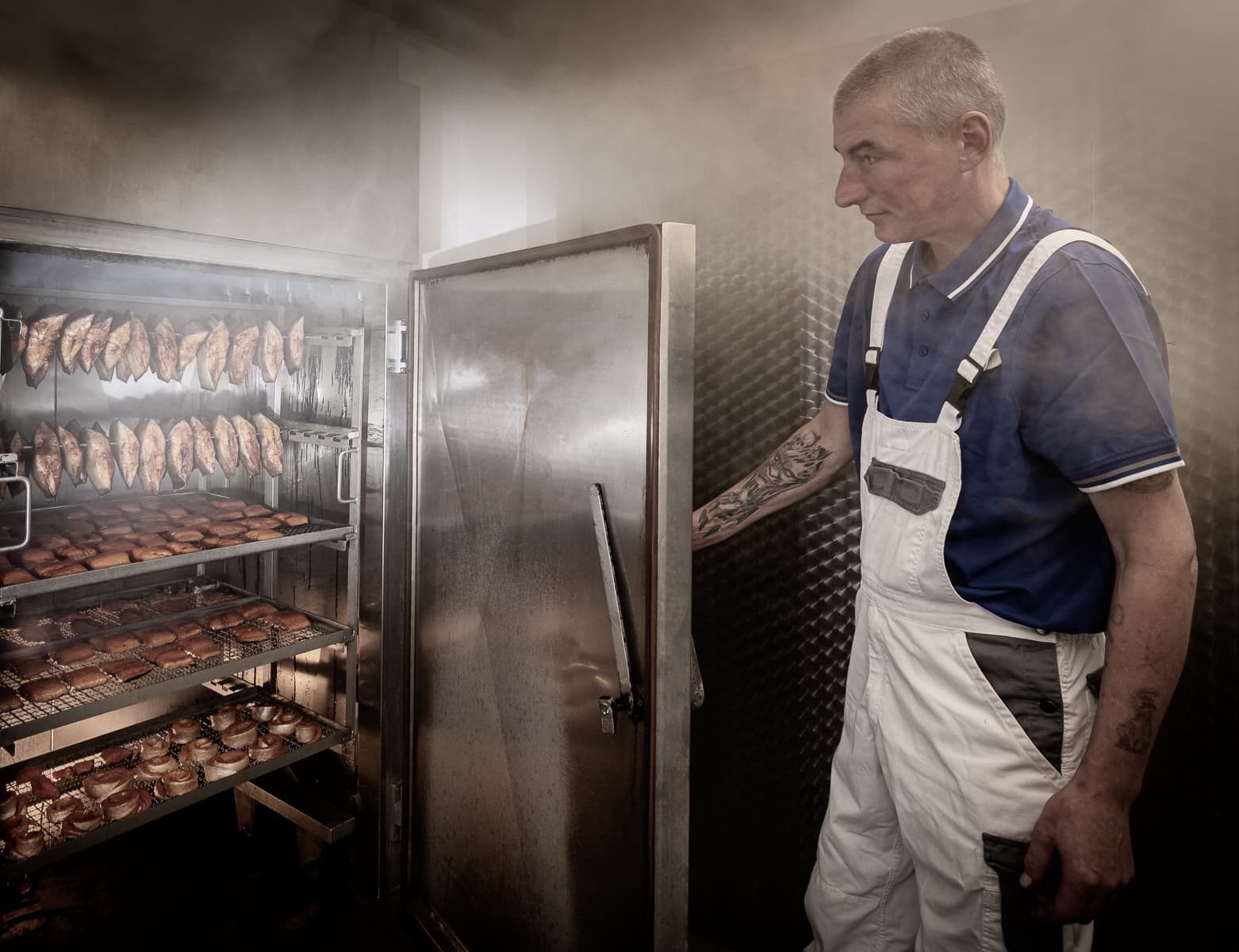 [Translate to Englisch:] We surprise smoked fish fans with our smokehouse with innovative ideas.
